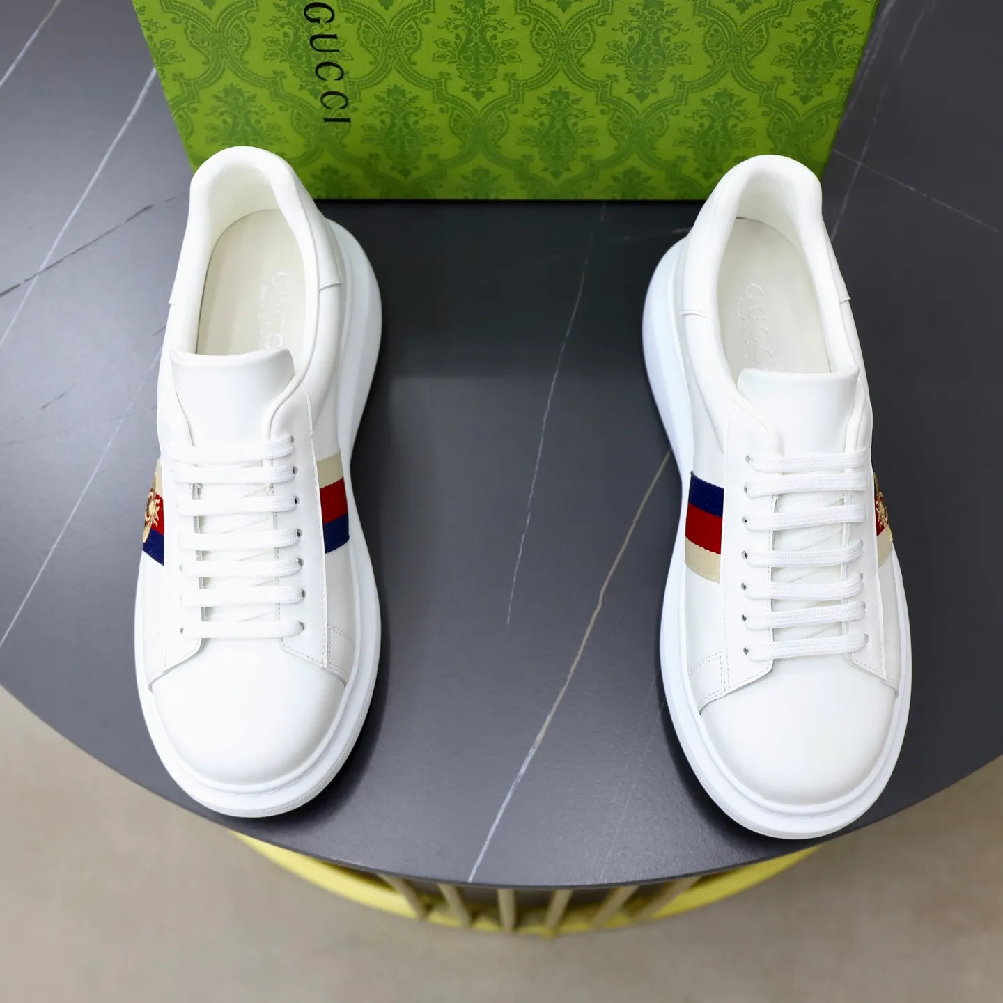 Ex-factory price: 540💰💰🙅‍♂️🙅‍♂️🙅‍♂️ Brand: GUCCI Standard code: 38-44 (45 customized) Grade: Same as the official website Material: Cowhide stitching Comfortable and breathable sheepskin lining Lightweight and wear-resistant sports outsole Style category: Men's fashionable casual shoes Running sports shoes Distinguished luxury brand elements Top luxury color: actual picture color